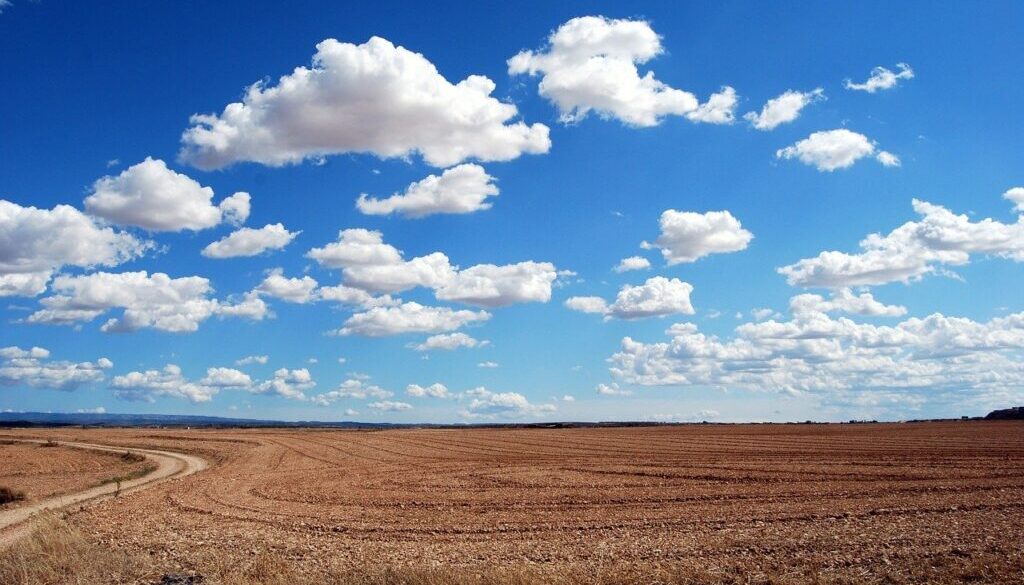 field, land, clouds-533541.jpg