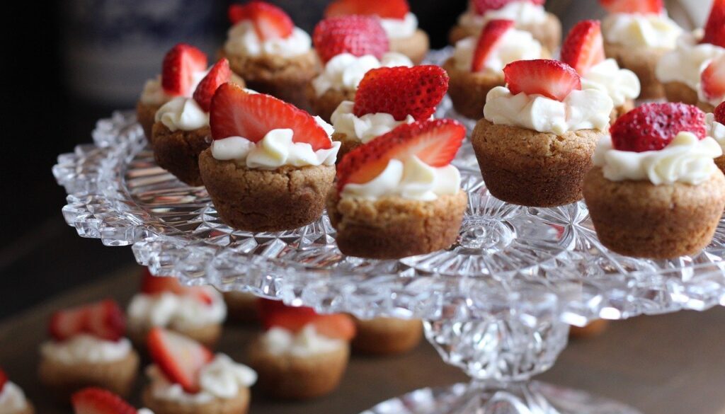 dessert, cupcakes, food-352475.jpg