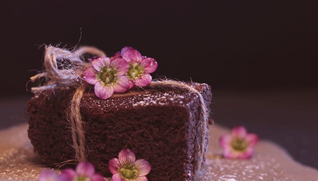 brownie, cakes, greeting card-4020349.jpg