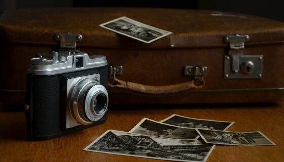 camera, luggage, polaroid photos-514992.jpg