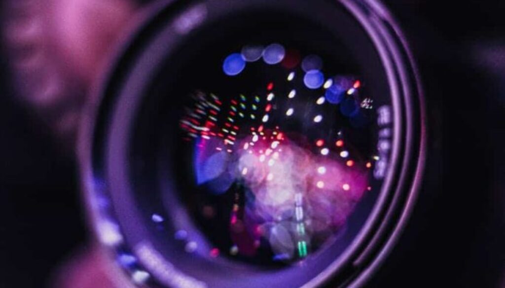 focus photo of camera lens