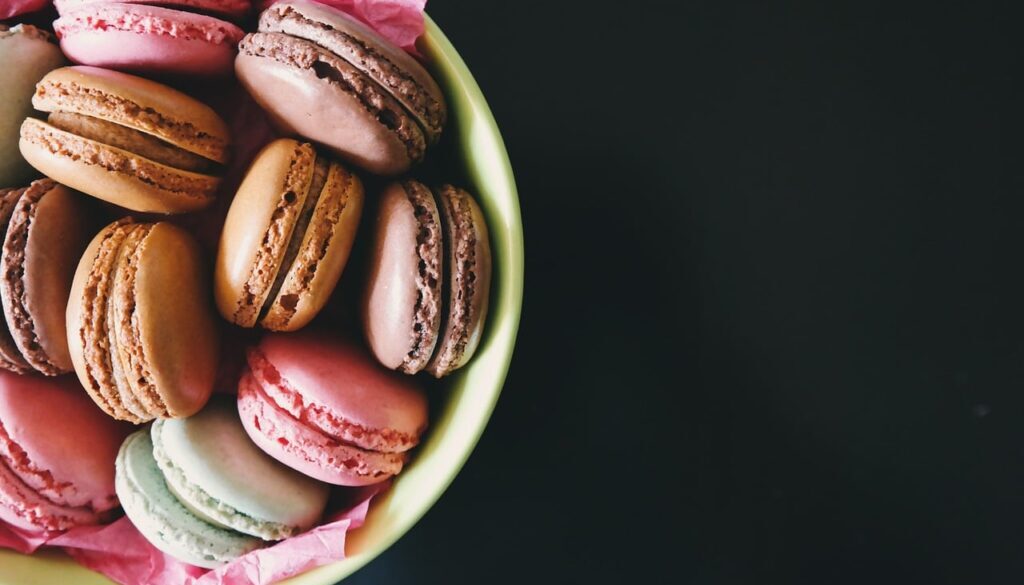 macaroons, dessert, sweets-2178371.jpg